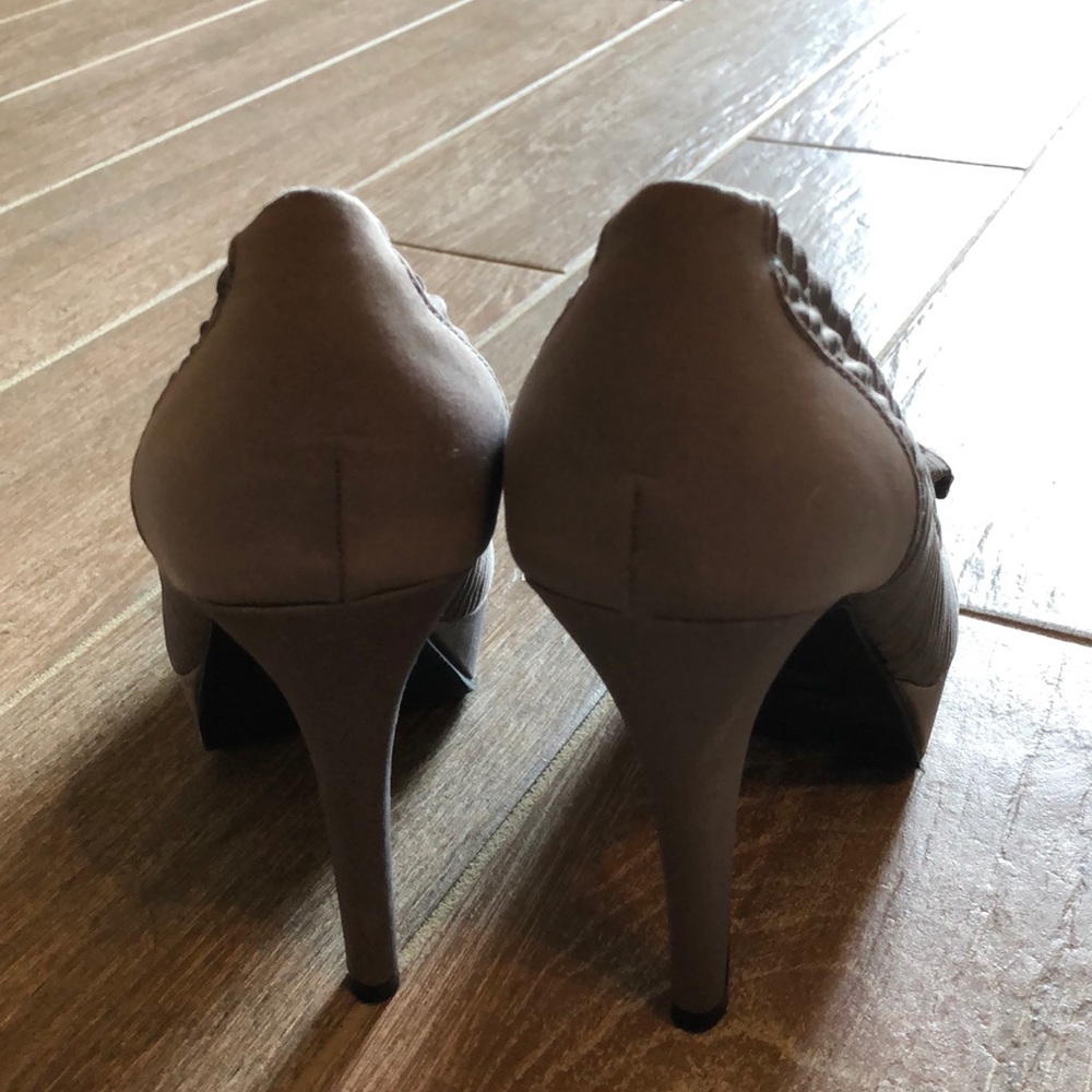 Gray peep toe Blake Scott high heels EUC - Picture 3 of 5